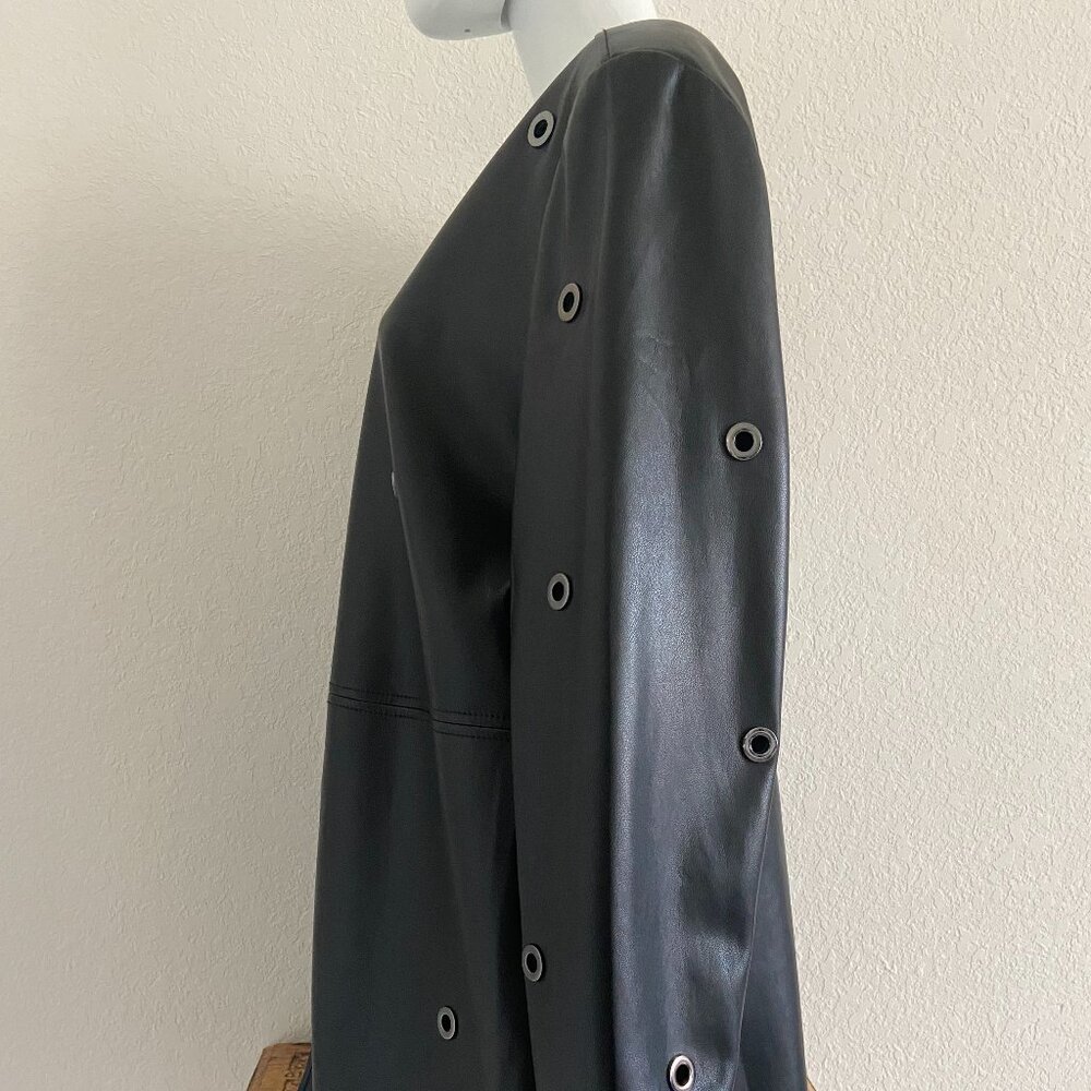 Chic Women's Black Faux Leather Trench Jacket w/Fossil Gray Metal Rings: Size XL - Picture 8 of 11